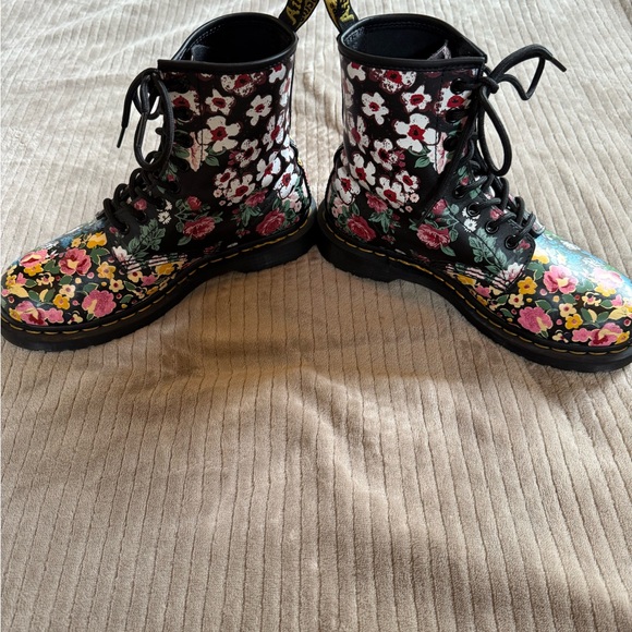 Dr. Martens Women's Floral Mash Up 1460 - Picture 5 of 7